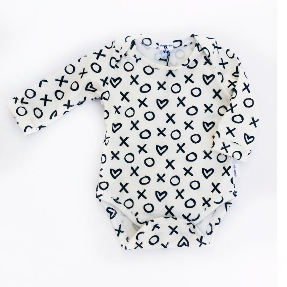 NWT Bowie and Lou onesie made with 100% organic cotton. Multiple sizes avail.